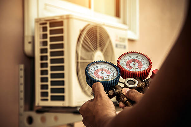 Professional Hvac technician working in Weatherford, TX